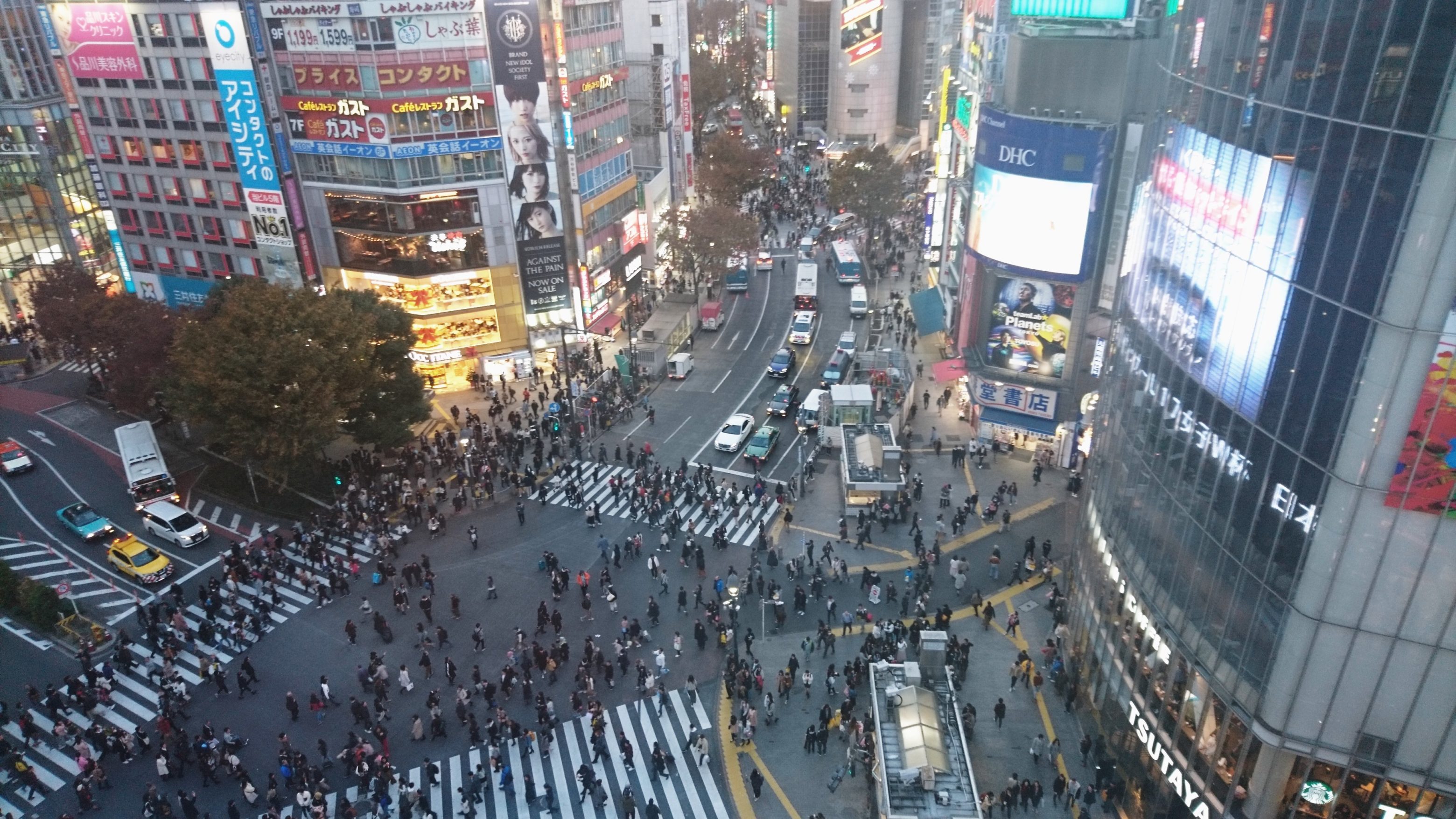 渋谷スクランブル交差点を一望できる展望台 ビルの上から眺めてみたら